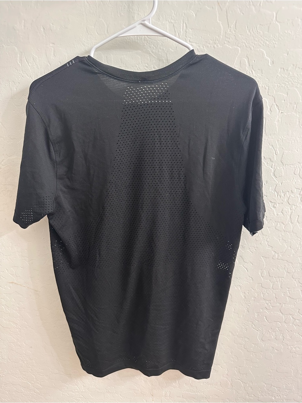 lululemon athletica Black Short-Sleeve Performance Tee - Picture 2 of 2